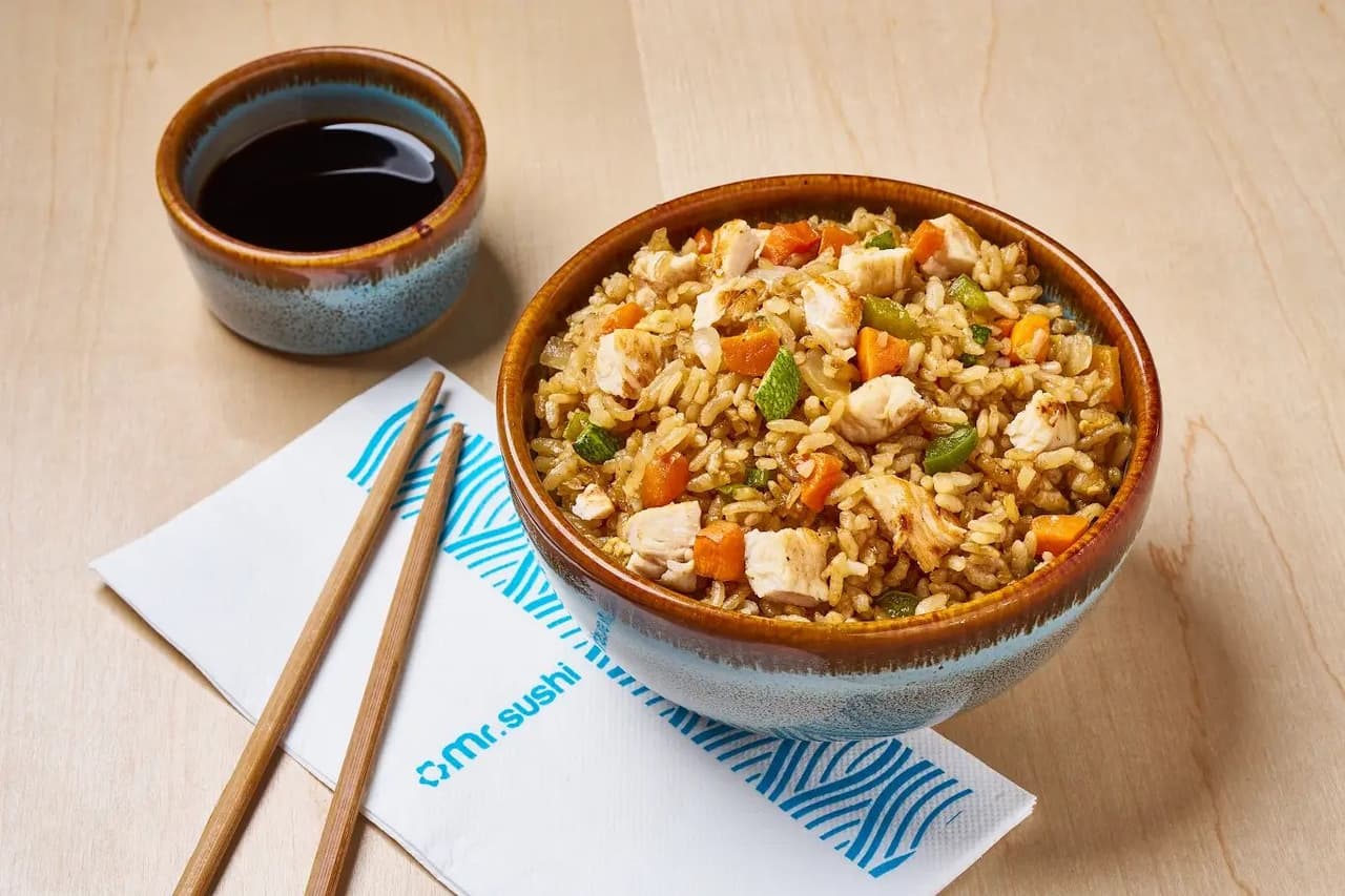 Yakimeshi Pollo - Arroz Salteado con Pollo y Verduras